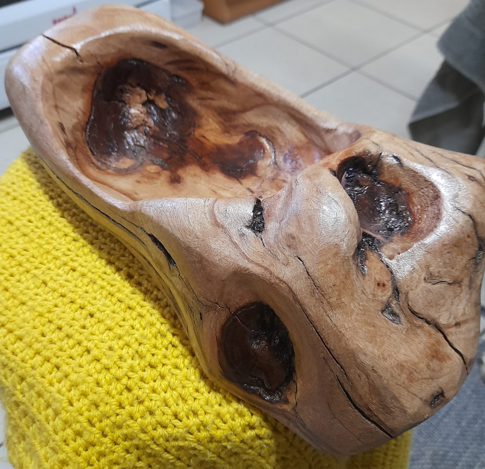 Wooden hand carved stump bowl — by Kobus Botma — Wood Carving — handmade in South Africa