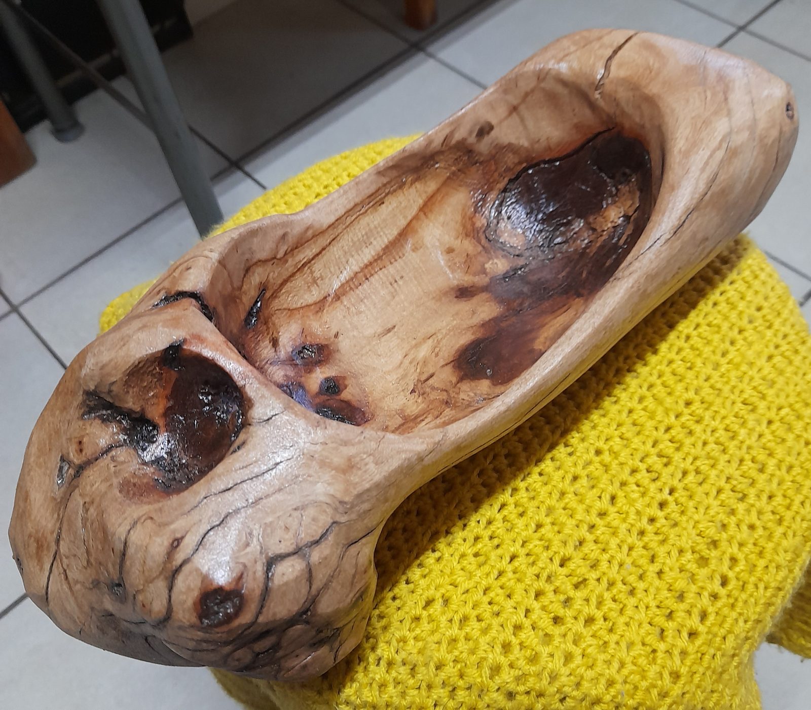 Wooden hand carved stump bowl — by Kobus Botma — Wood Carving — handmade in South Africa